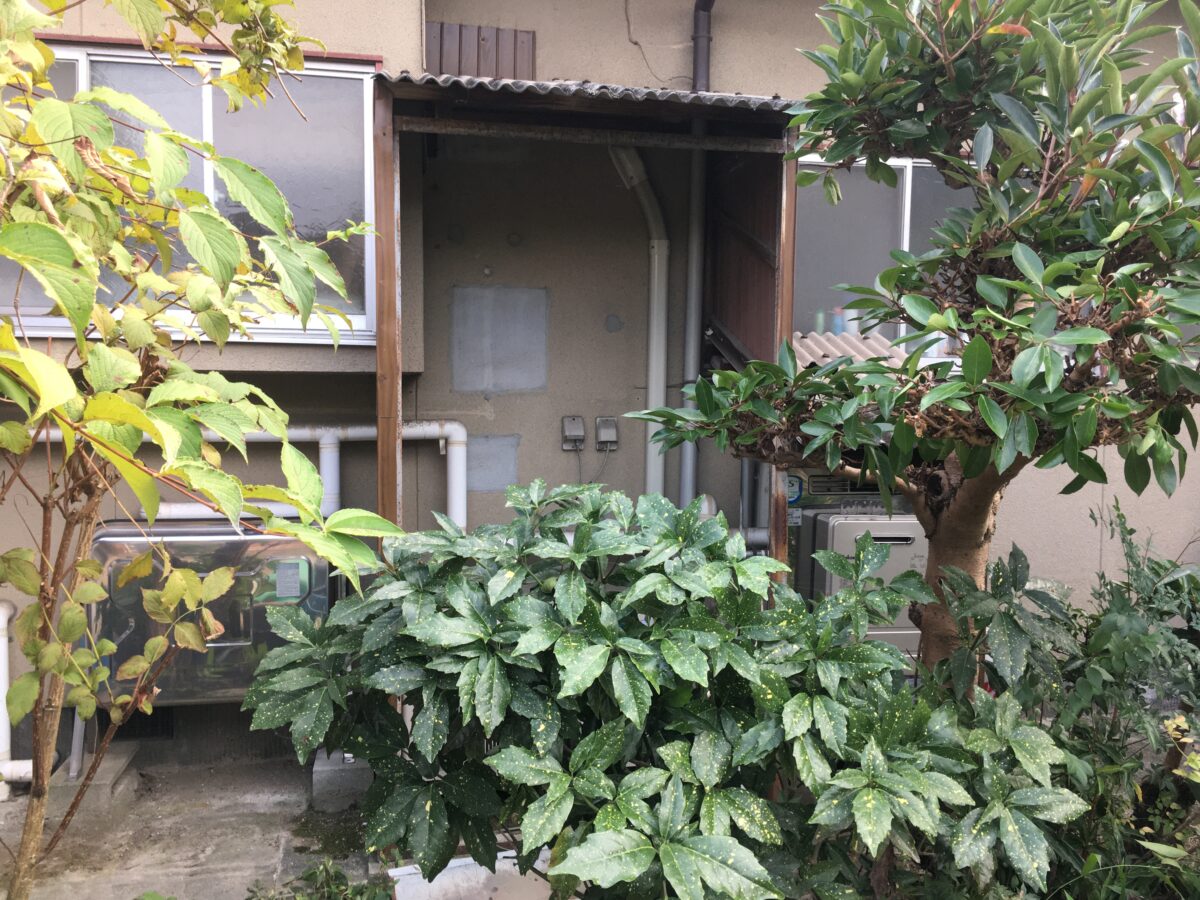石油給湯器 囲いも撤去