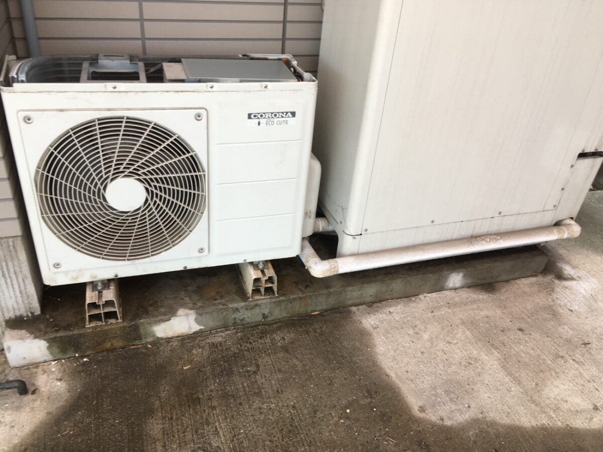 修理前は水漏れでコンクリートにシミが