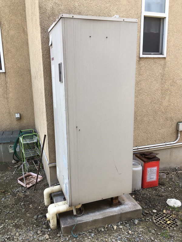 大阪府枚方市のF様　電気温水器からエコキュートへお買い換え (1)