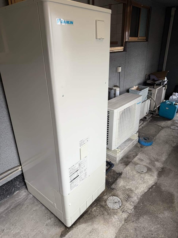 長崎県諫早市・K様｜水漏れした電気温水器をエコキュートへお取替え (1)